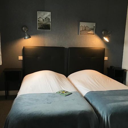 Logis Hotel-Restaurant Les Airelles Neufchâtel-en-Bray 外观 照片